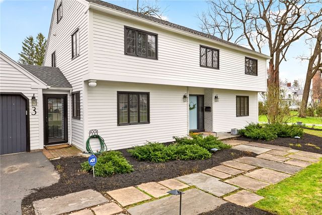 3 Stonegate Lane, Pittsford, NY 14534