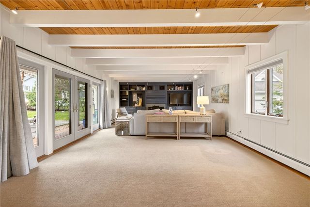 3 Stonegate Lane, Pittsford, NY 14534