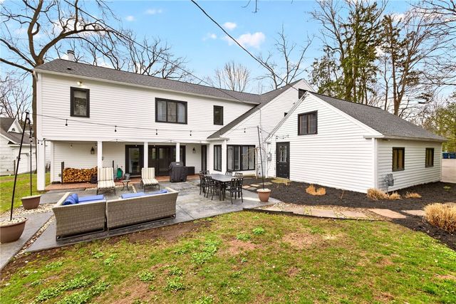 3 Stonegate Lane, Pittsford, NY 14534