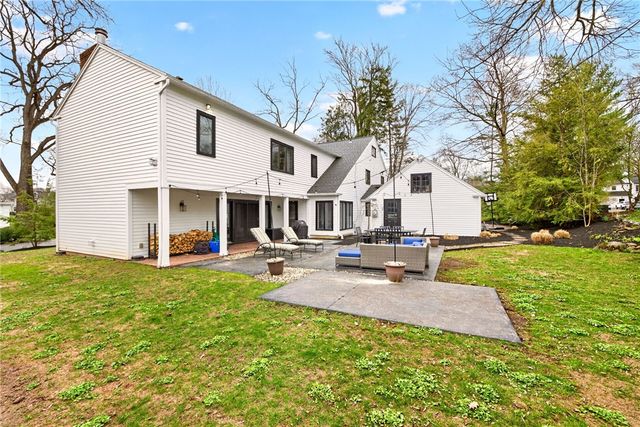 3 Stonegate Lane, Pittsford, NY 14534