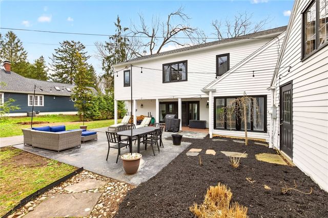 3 Stonegate Lane, Pittsford, NY 14534