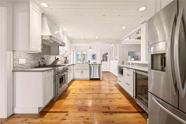3 Stonegate Lane, Pittsford, NY 14534