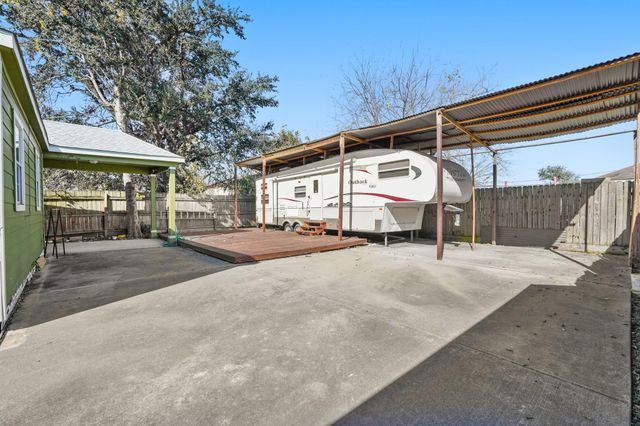6515 Avenue F, Houston, TX 77011