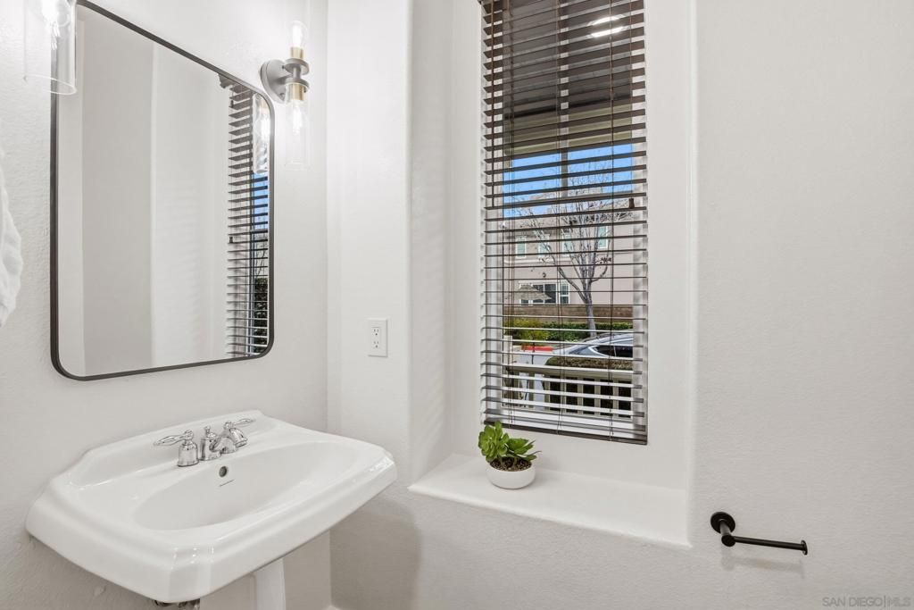 Image 28 of property listing at 28848 Laurel Ln, Temecula, CA 92591