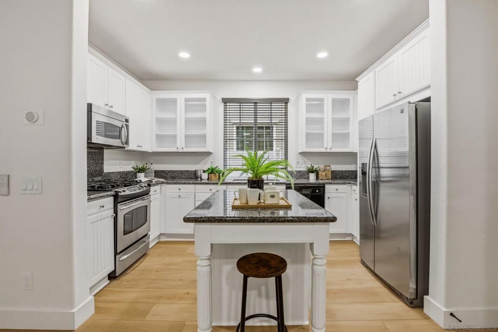 Image 6 of property listing at 28848 Laurel Ln, Temecula, CA 92591