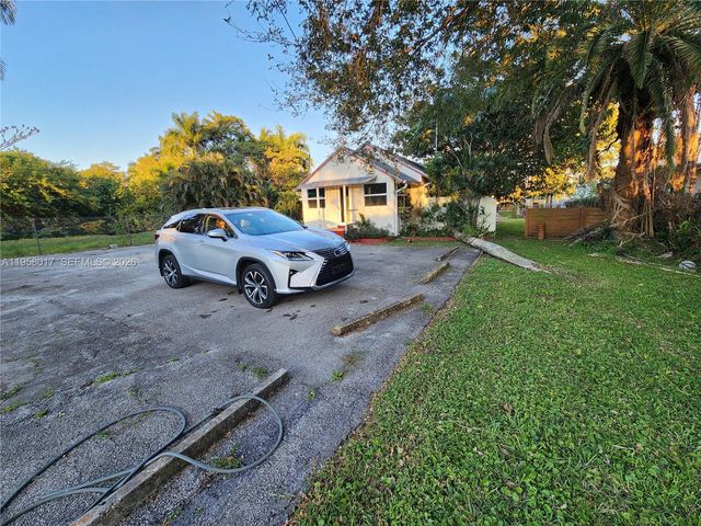 4616 SW 33rd Ave, Dania Beach, FL 33312