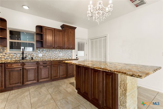 237 Wild Oak Drive, Canyon Lake, TX 78133