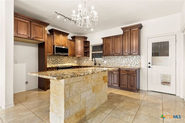 237 Wild Oak Drive, Canyon Lake, TX 78133
