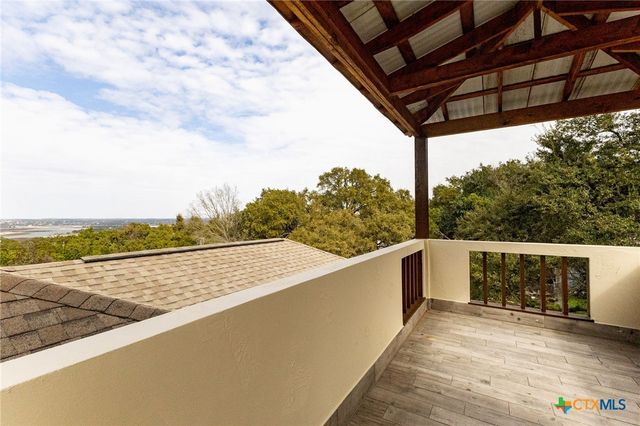 237 Wild Oak Drive, Canyon Lake, TX 78133
