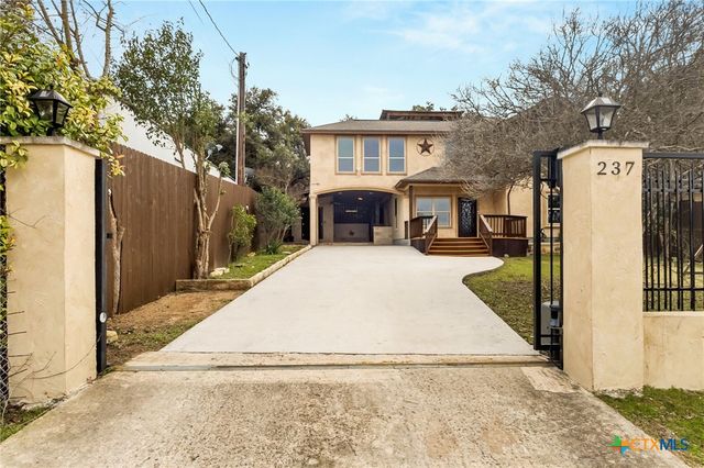 237 Wild Oak Drive, Canyon Lake, TX 78133