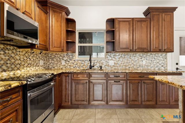 237 Wild Oak Drive, Canyon Lake, TX 78133