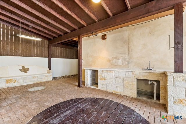 237 Wild Oak Drive, Canyon Lake, TX 78133