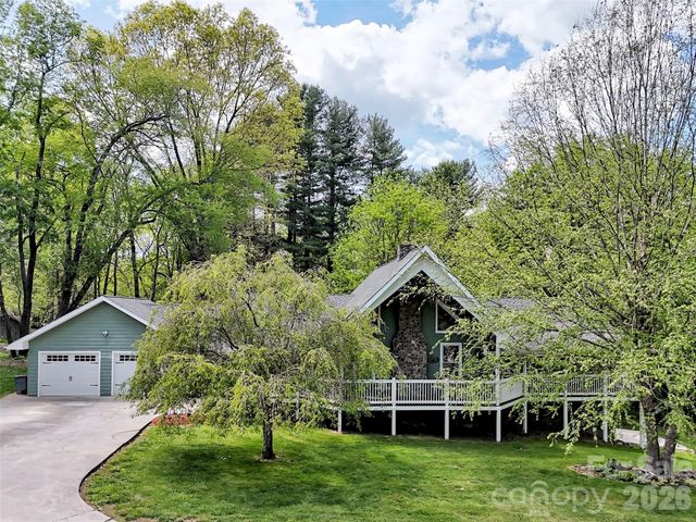 129 Hooper Haven Drive, Waynesville, NC 28786