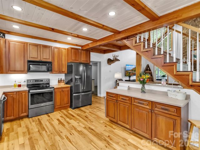 129 Hooper Haven Drive, Waynesville, NC 28786