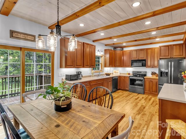 129 Hooper Haven Drive, Waynesville, NC 28786