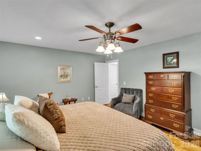 129 Hooper Haven Drive, Waynesville, NC 28786