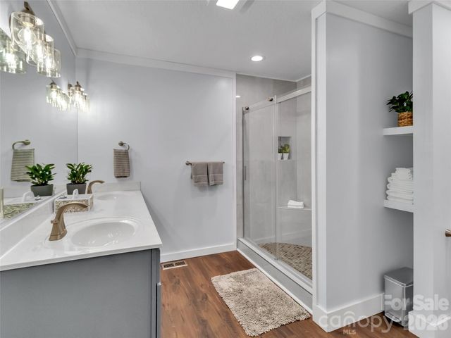 129 Hooper Haven Drive, Waynesville, NC 28786