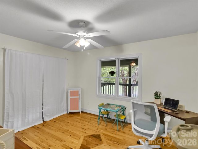 129 Hooper Haven Drive, Waynesville, NC 28786