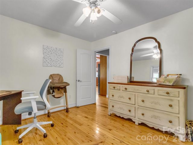 129 Hooper Haven Drive, Waynesville, NC 28786