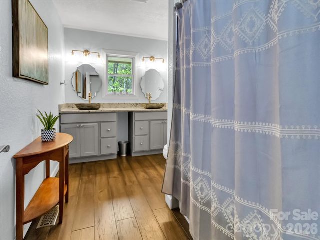 129 Hooper Haven Drive, Waynesville, NC 28786