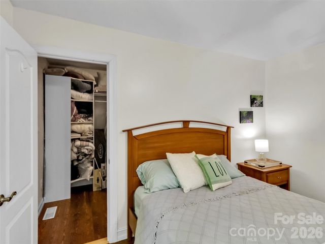 129 Hooper Haven Drive, Waynesville, NC 28786