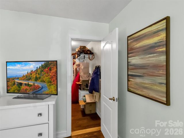 129 Hooper Haven Drive, Waynesville, NC 28786