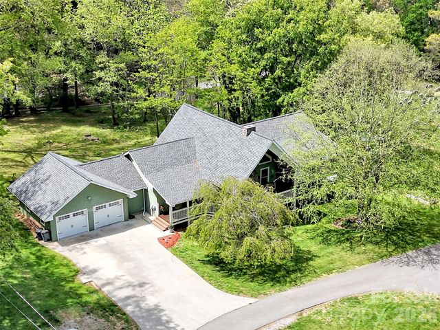 129 Hooper Haven Drive, Waynesville, NC 28786