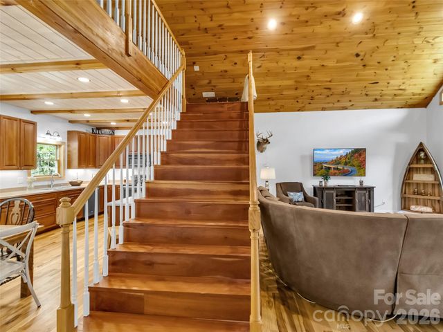129 Hooper Haven Drive, Waynesville, NC 28786