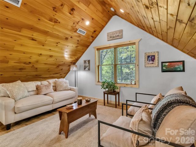 129 Hooper Haven Drive, Waynesville, NC 28786