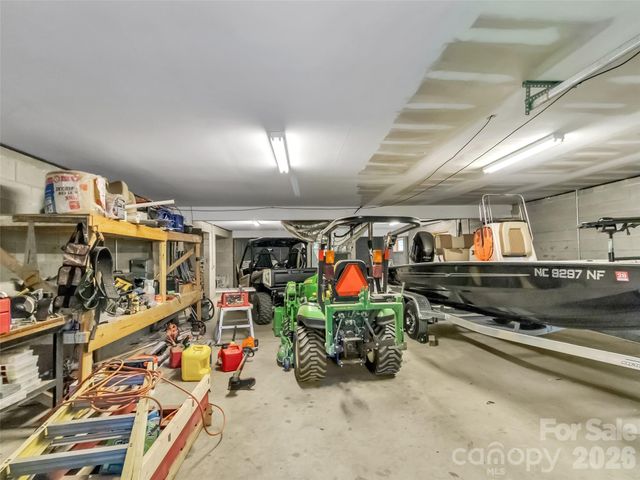 129 Hooper Haven Drive, Waynesville, NC 28786