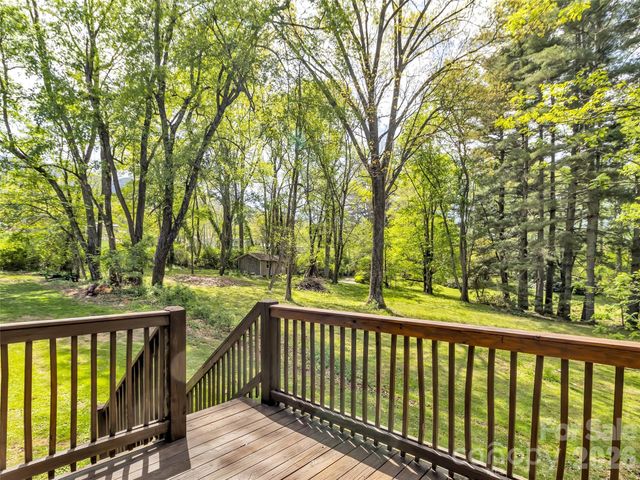 129 Hooper Haven Drive, Waynesville, NC 28786