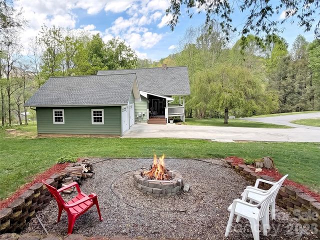 129 Hooper Haven Drive, Waynesville, NC 28786