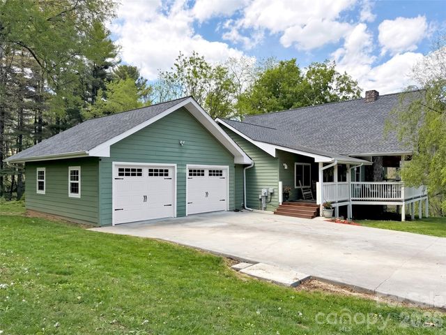 129 Hooper Haven Drive, Waynesville, NC 28786