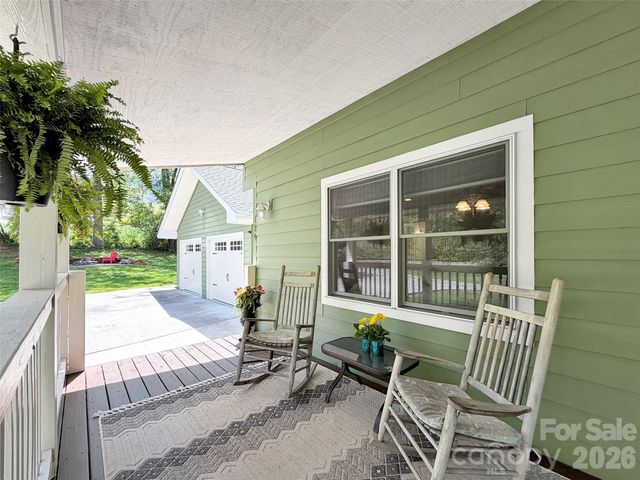 129 Hooper Haven Drive, Waynesville, NC 28786