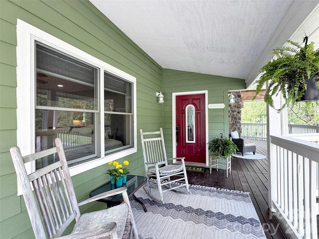 129 Hooper Haven Drive, Waynesville, NC 28786