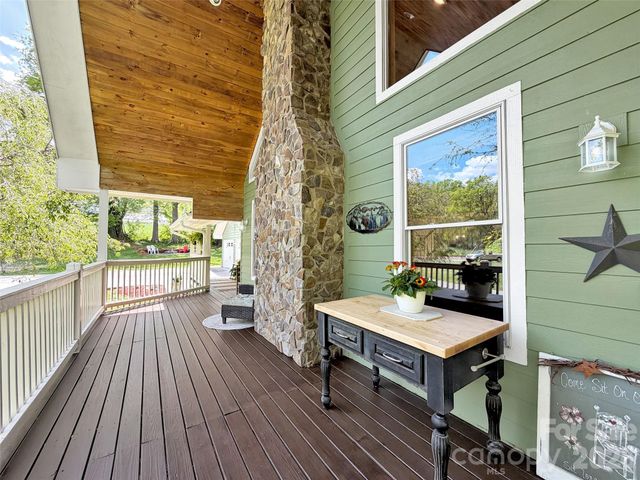129 Hooper Haven Drive, Waynesville, NC 28786