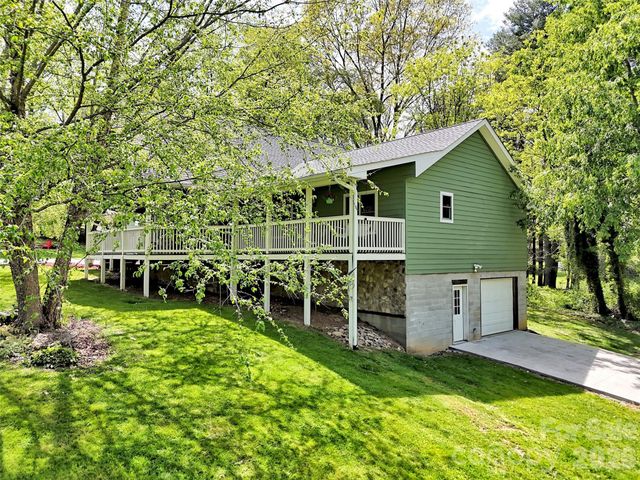 129 Hooper Haven Drive, Waynesville, NC 28786