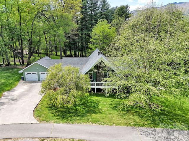 129 Hooper Haven Drive, Waynesville, NC 28786