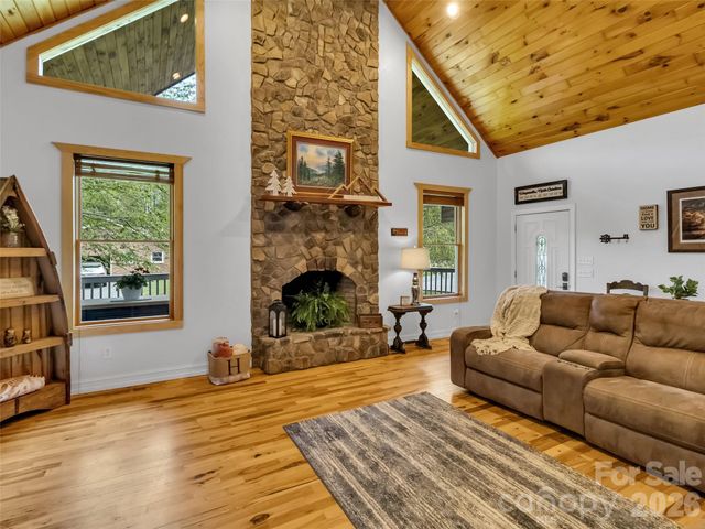 129 Hooper Haven Drive, Waynesville, NC 28786