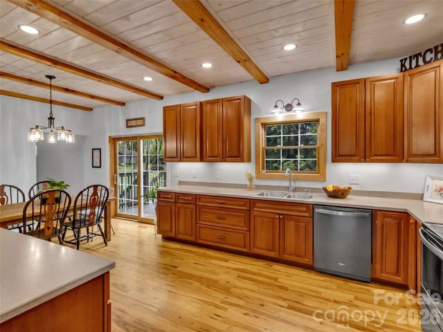129 Hooper Haven Drive, Waynesville, NC 28786