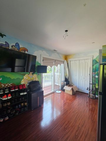 204 N Waukegan Road Upper, Lake Bluff, IL 60044