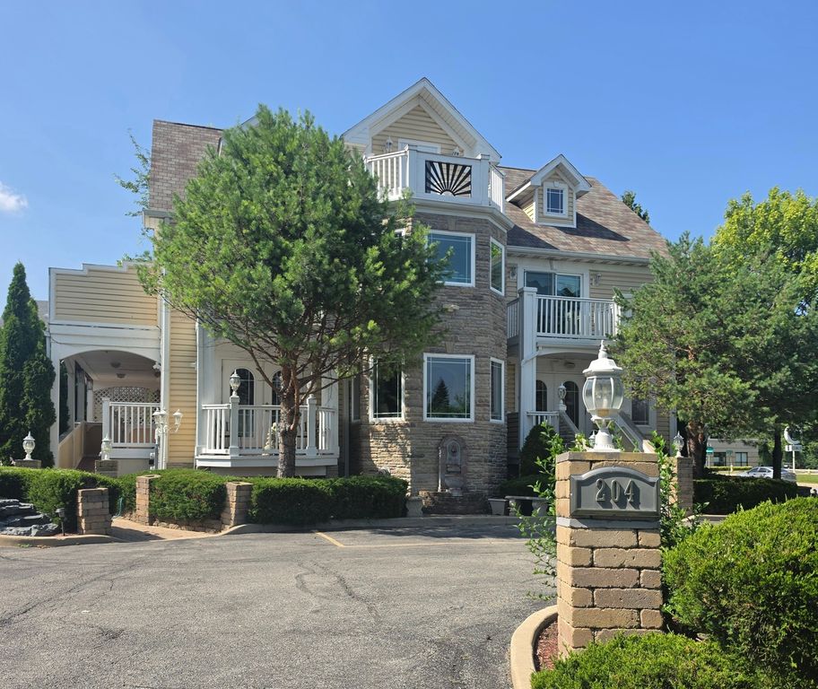 204 N Waukegan Road Upper, Lake Bluff, IL 60044