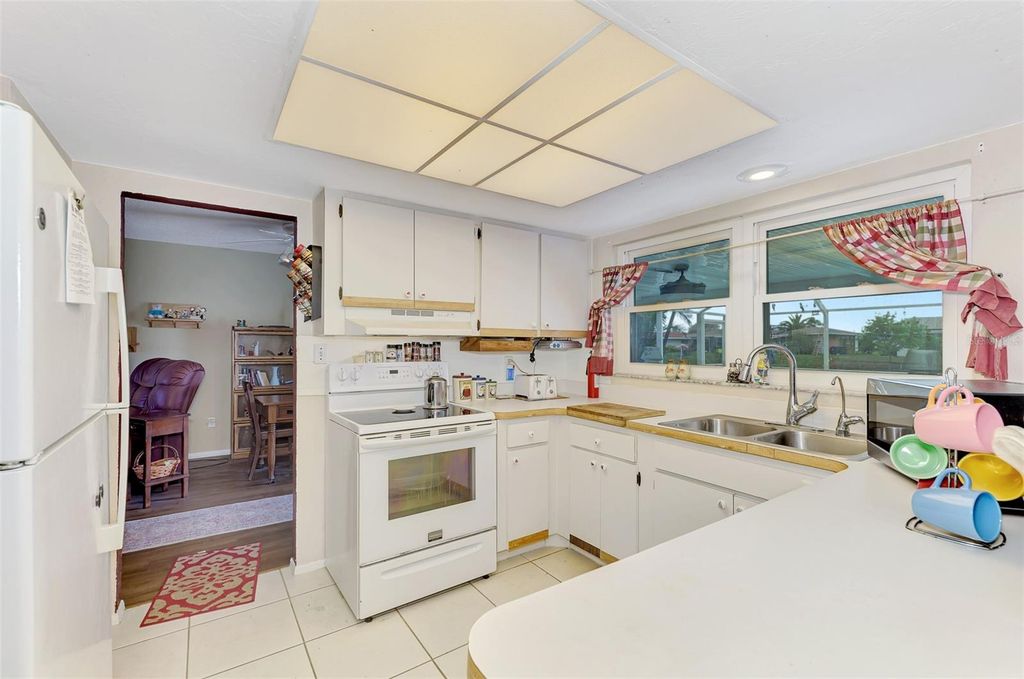 Image 20 of property listing at 6282 FABIAN ROAD, North Port, FL 34287