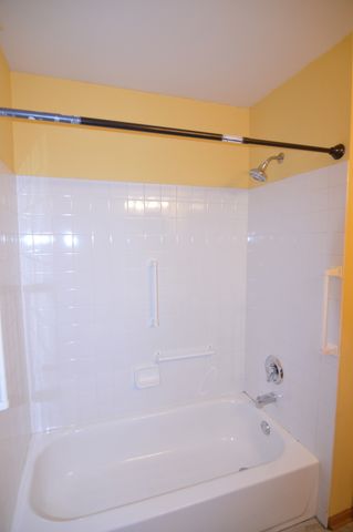 842 Amelia Court, Grayslake, IL 60030