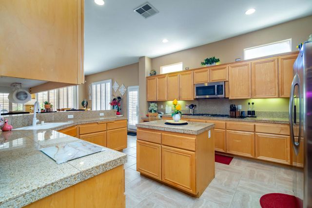 75720 W Heritage, Palm Desert, CA 92211