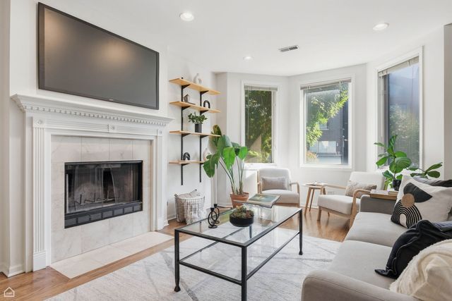 830 N HERMITAGE Avenue 2, Chicago, IL 60622