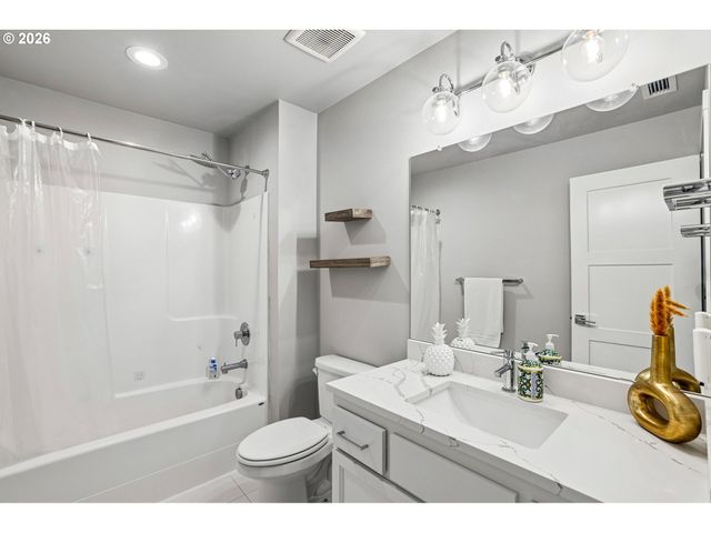 11927 Ne 109TH Way, Vancouver, WA 98662