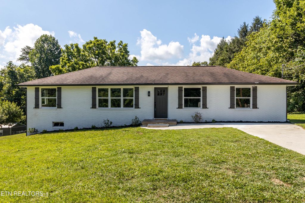 505 Foust Carney Rd, Powell, TN 37849