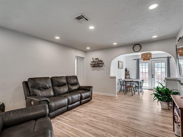 3216 E Noble Drive, Edmond, OK 73034