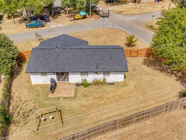3216 E Noble Drive, Edmond, OK 73034